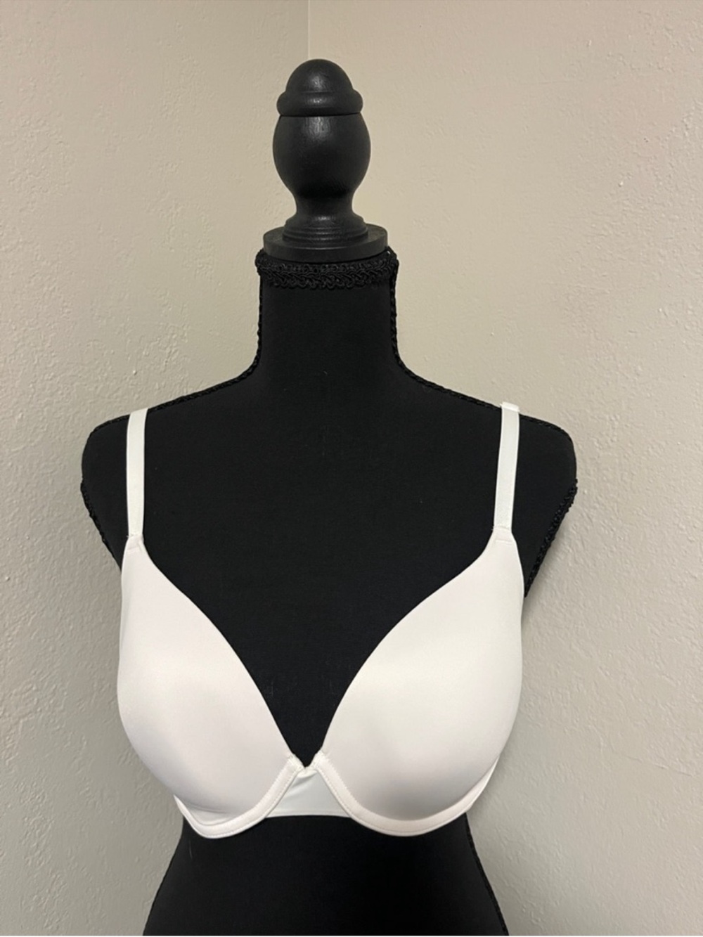 Victoria’s Secret Pink Where Everything Lightly Lined White- 34D